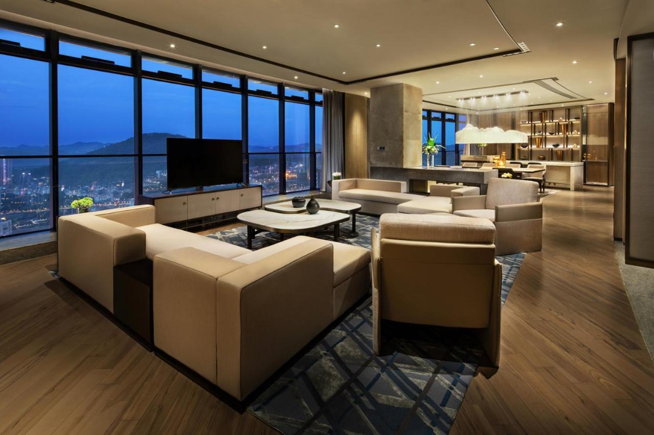 Отель Crowne Plaza Xiangxi Фэнхуан Экстерьер фото