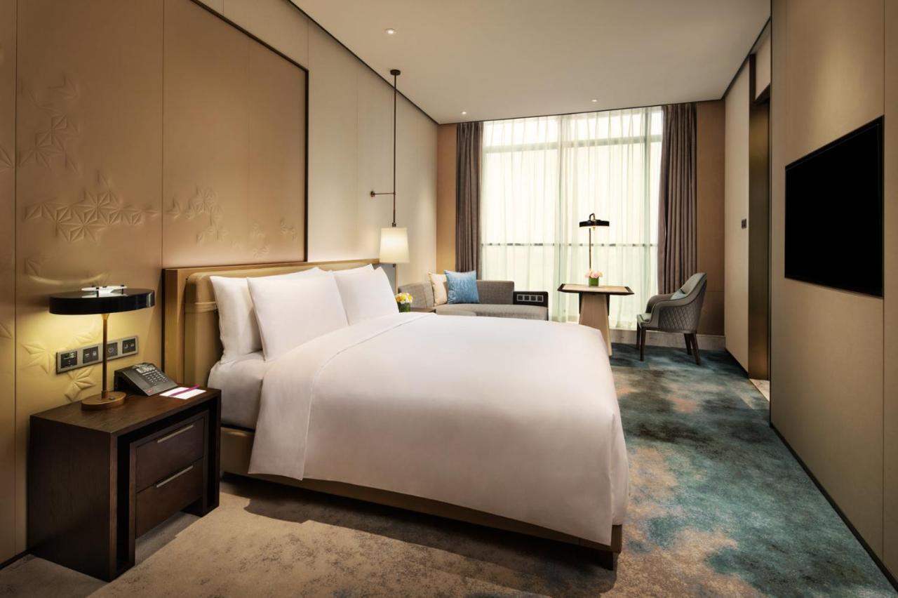 Отель Crowne Plaza Xiangxi Фэнхуан Экстерьер фото